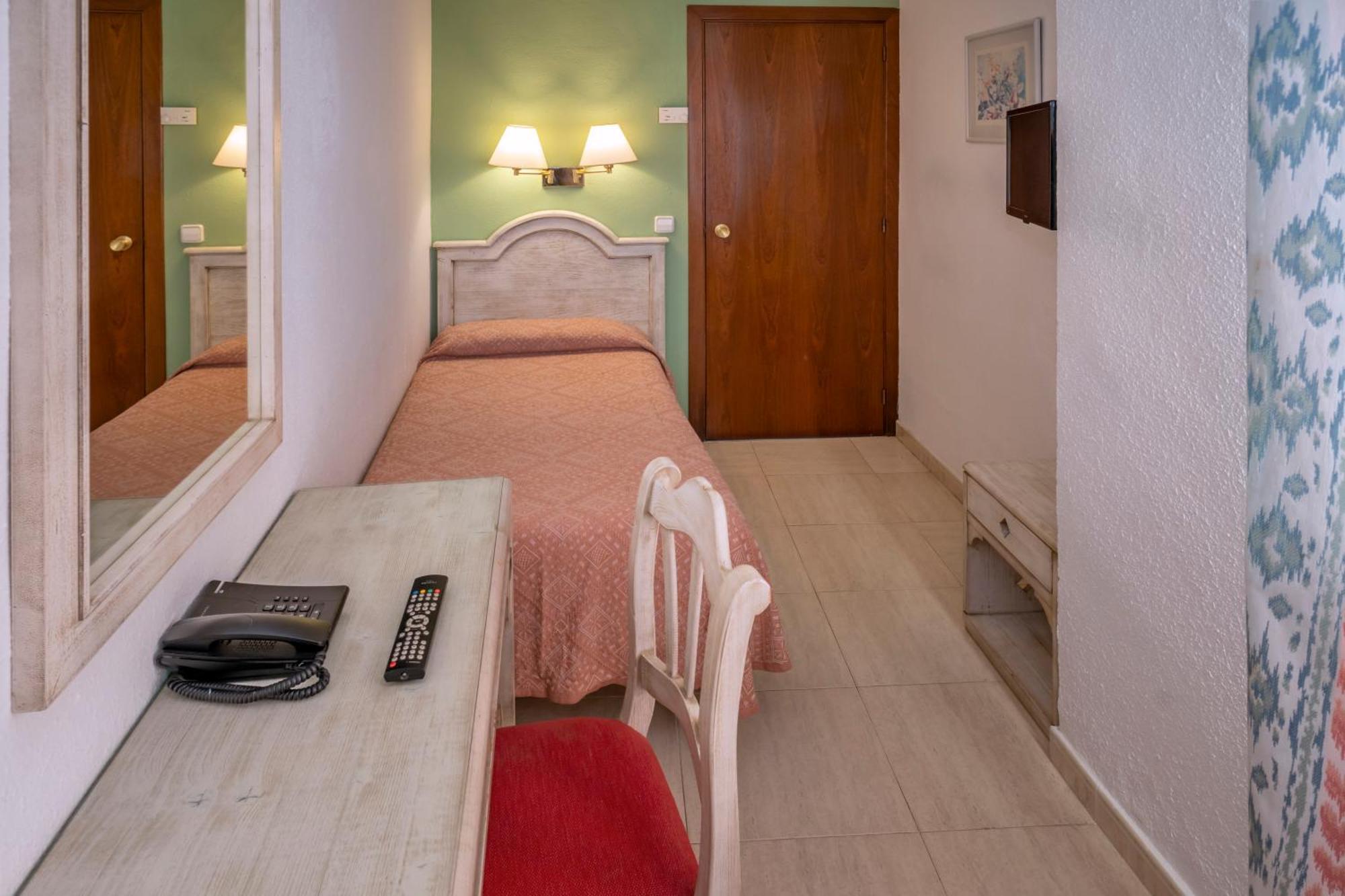 Merce Pineda de Mar Room photo